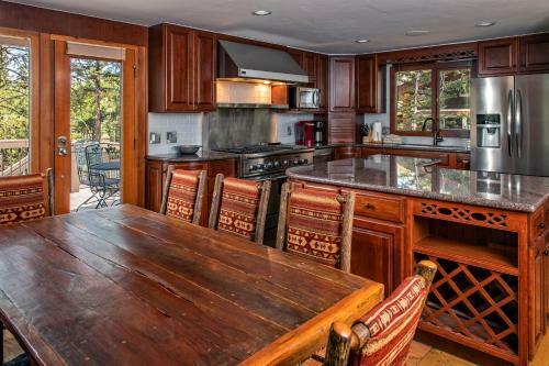 Lonestar Lodge