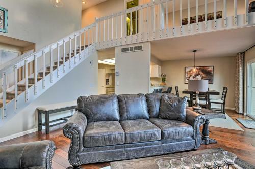 Spacious Centennial Townhome With Private Deck!