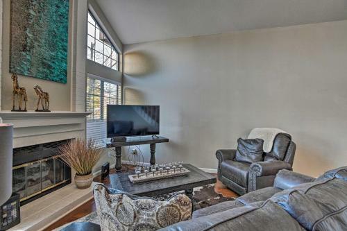 Spacious Centennial Townhome With Private Deck!