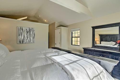 Spacious Centennial Townhome With Private Deck!