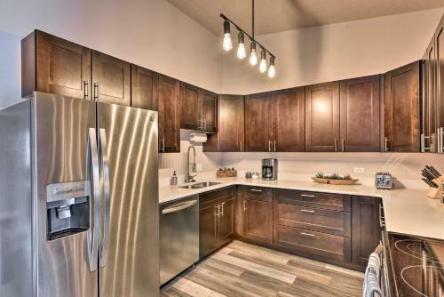 Buena Vista Condo, 0 3 Mi To River And Main St!