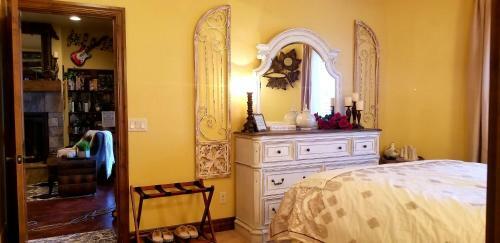 Bed & Breakfast Chateau Du Pikes Peak, A Tuscany Retreat
