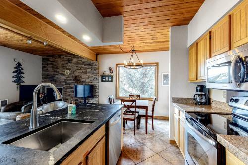 4 Mountain Peak Views