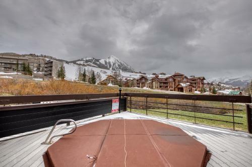 4 Mountain Peak Views