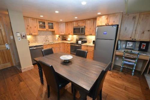Summit House East 308