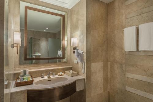 Hotel Henann Regency Resort And Spa