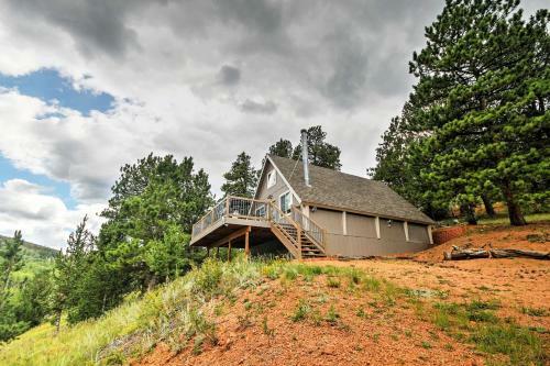 Hillside Cripple Creek Cabin With Hot Tub, Mtn Views!