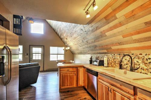 Hillside Cripple Creek Cabin With Hot Tub, Mtn Views!