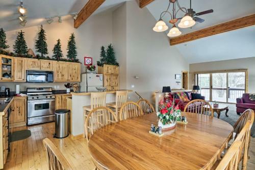 Apartamento Crested Butte Condo With Views - 9 Miles To Skiing!