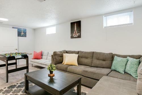 Quiet Getaway! Modern Kitchen And Foosball Table!