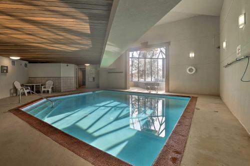 Apartamento Lakefront Retreat With Panoramic Mountain Views