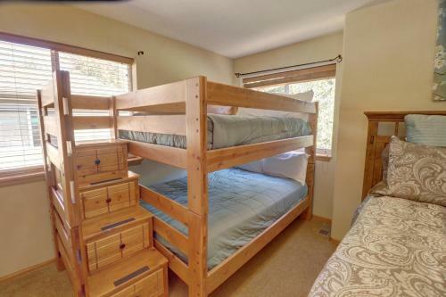 75 Corinthian 3br 3ba Spacious Layout, Private Garage Townhouse