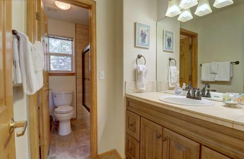 75 Corinthian 3br 3ba Spacious Layout, Private Garage Townhouse