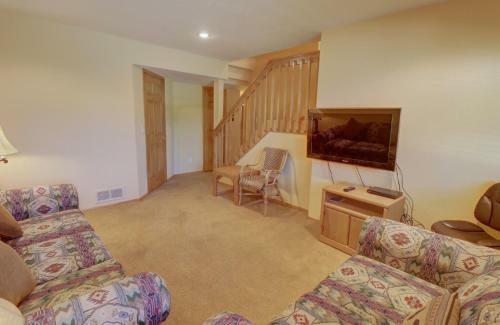 75 Corinthian 3br 3ba Spacious Layout, Private Garage Townhouse