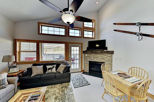 Apartamento Sunny Spacious Mountain Condo - Fireplace & Deck Condo