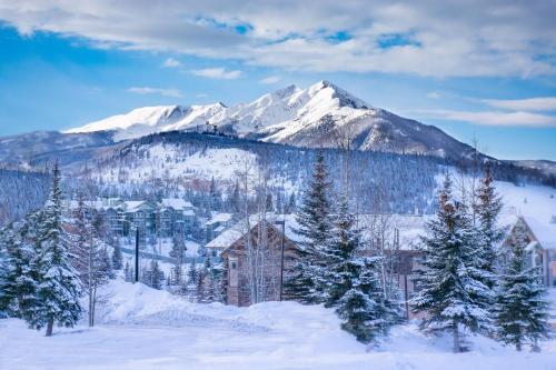 Apartamento Sunny Spacious Mountain Condo - Fireplace & Deck Condo