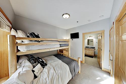 Apartamento Sunny Spacious Mountain Condo - Fireplace & Deck Condo