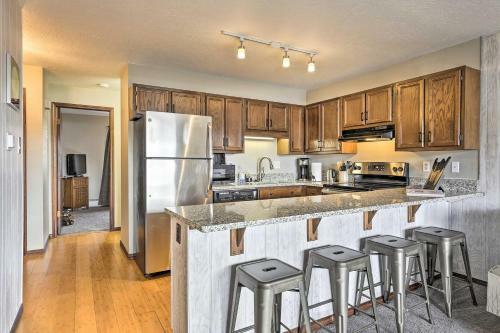 Apartamento Top-floor Condo In Central Dillon With Views!