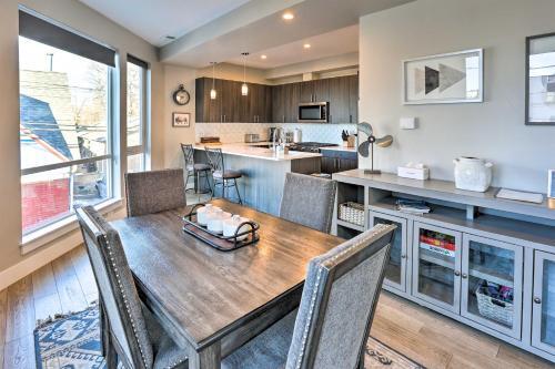 Townhome With Rooftop Deck Walk To Mile High!