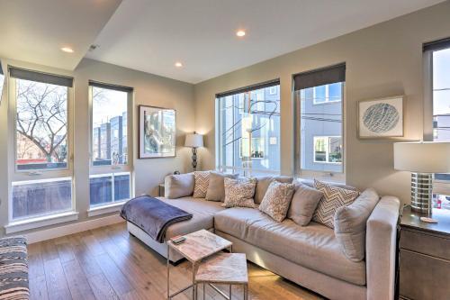 Townhome With Rooftop Deck Walk To Mile High!