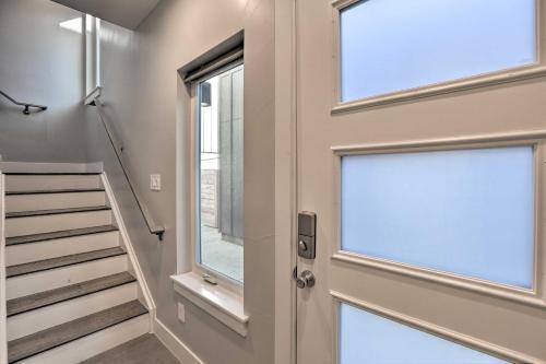 Townhome With Rooftop Deck Walk To Mile High!