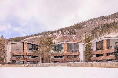 Stunning Lakefront Views - 2br Condo - Bbq And Fireplace!