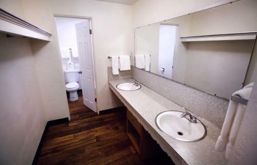 Hotel Spanish Trails Inn And Suites