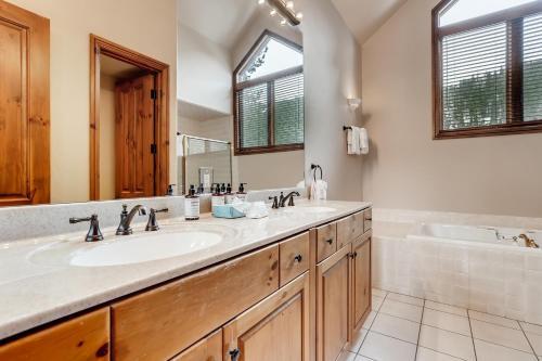 3br Townhome - Walk To Slopes