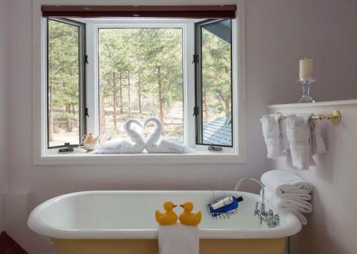 Bed & Breakfast Romantic Riversong Inn