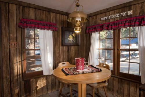 Bed & Breakfast Romantic Riversong Inn
