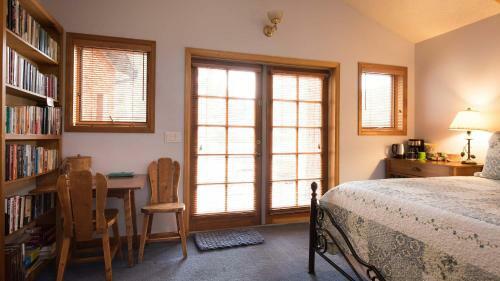 Bed & Breakfast Romantic Riversong Inn