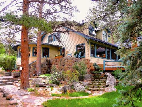 Bed & Breakfast Romantic Riversong Inn