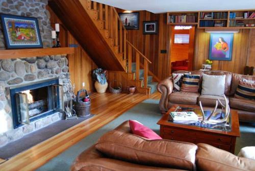 Bed & Breakfast Romantic Riversong Inn