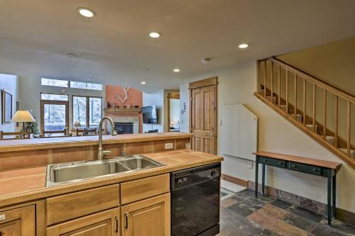 Apartamento Cozy Ski Condo With Shuttle And Mountain Access!
