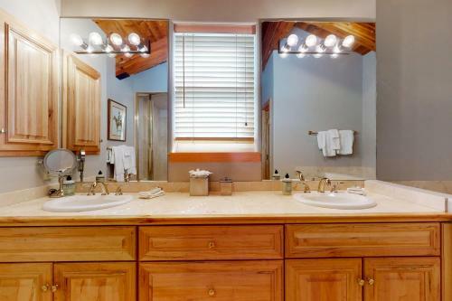 Luxury In Arrowhead