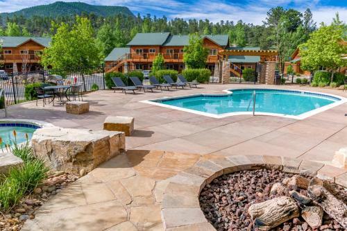 2nd Floor Riverside Condo - Neighboring Performance Park - Short Walk To Downtown