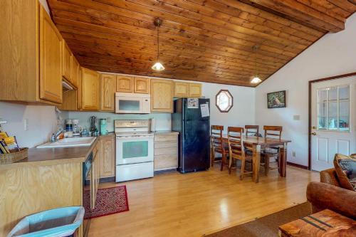 Mary's Lake Cabin