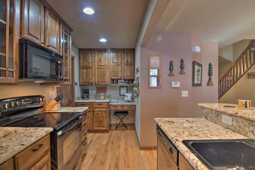 Spacious Estes Park Home On Big Thompson River!