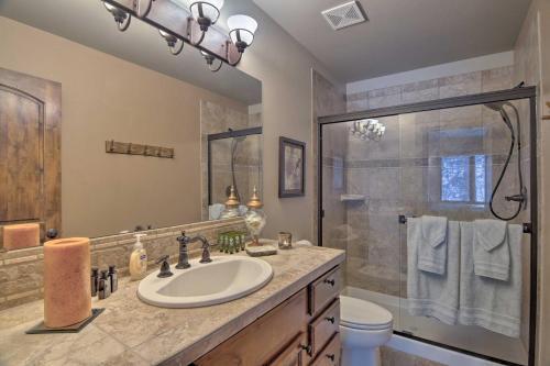 Spacious Estes Park Home On Big Thompson River!