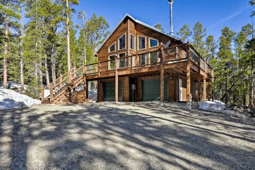 Stunning Luxury Mountain Getaway With Deck!