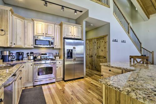 Family-friendly Home With Game Room And Mtn Views!