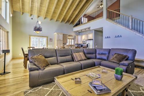 Family-friendly Home With Game Room And Mtn Views!
