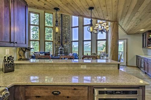 Ultimate Mtn Retreat Hot Tub, Fire Pit, Etc!