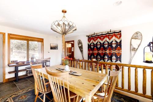 Longs Peak Lookout Cabin