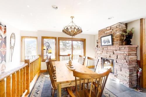 Longs Peak Lookout Cabin