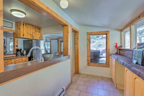 Hilltop Hideaway Near Evergreen Lake And Town!
