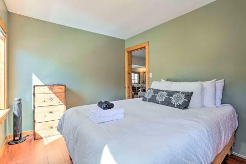 Hilltop Hideaway Near Evergreen Lake And Town!