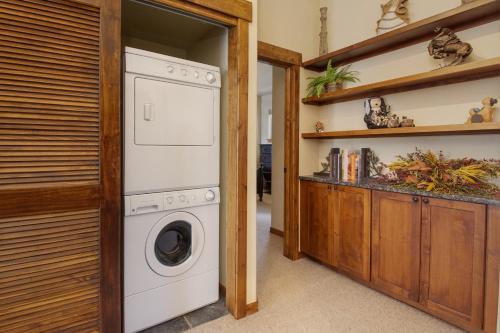 Apartamento Cozens Pointe D301 Condo