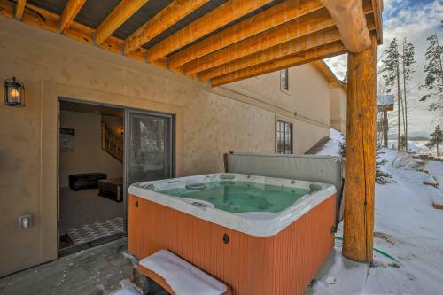 Fabulous Fraser Home With Hot Tub Walk To Wp Shuttle