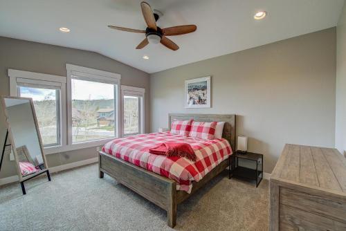 Mountain Getaway With Stunning Views And Hot Tub!!
